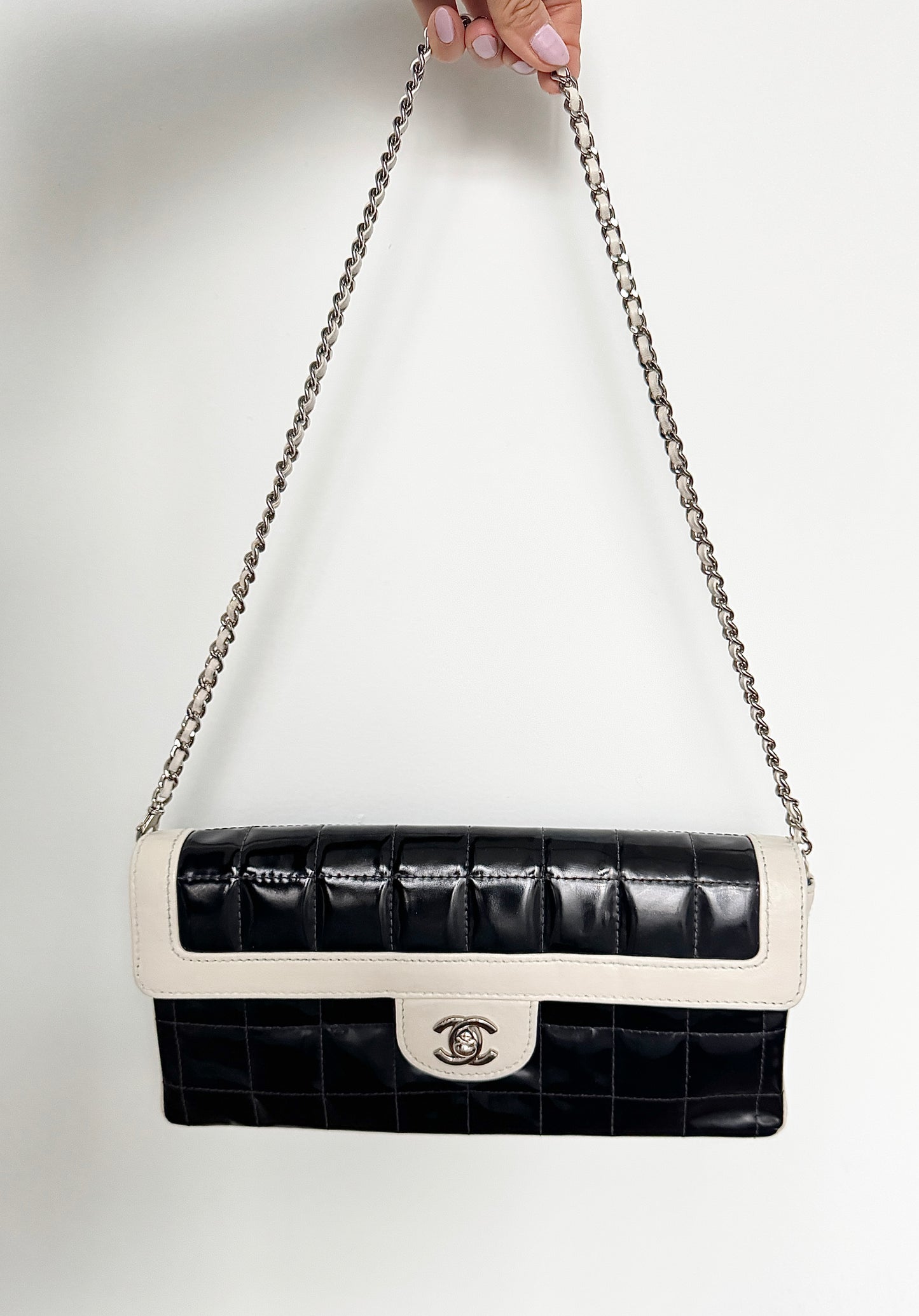Vintage CHANEL East West Chocolate Bar Patent Leather Bag in Black and White