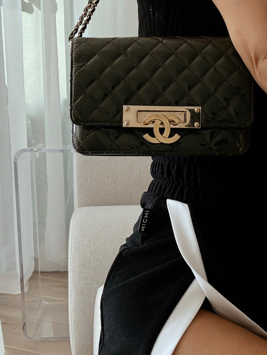 CHANEL East/West Flap Bag Wallet On Chain in Dark Green Quilted Patent Leather