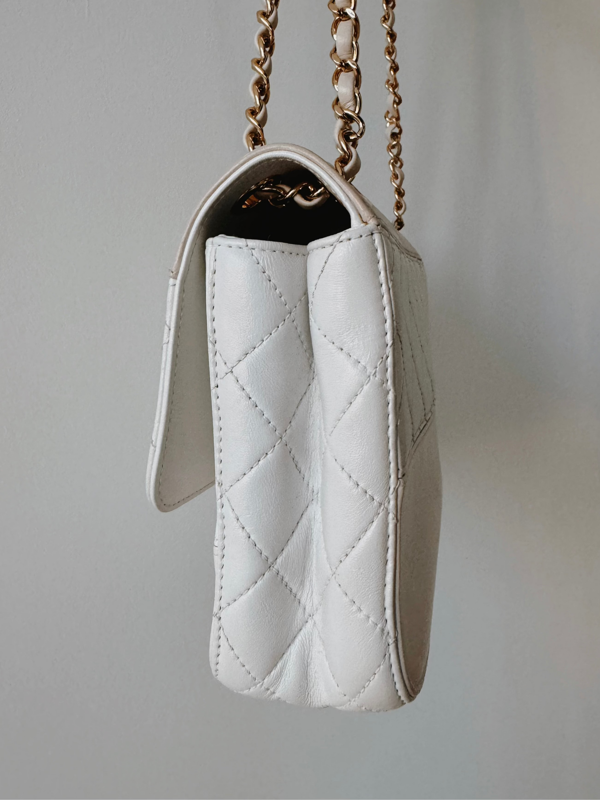 CHANEL Quilted Lambskin Leather Shoulder Bag Ivory Cream Beige 