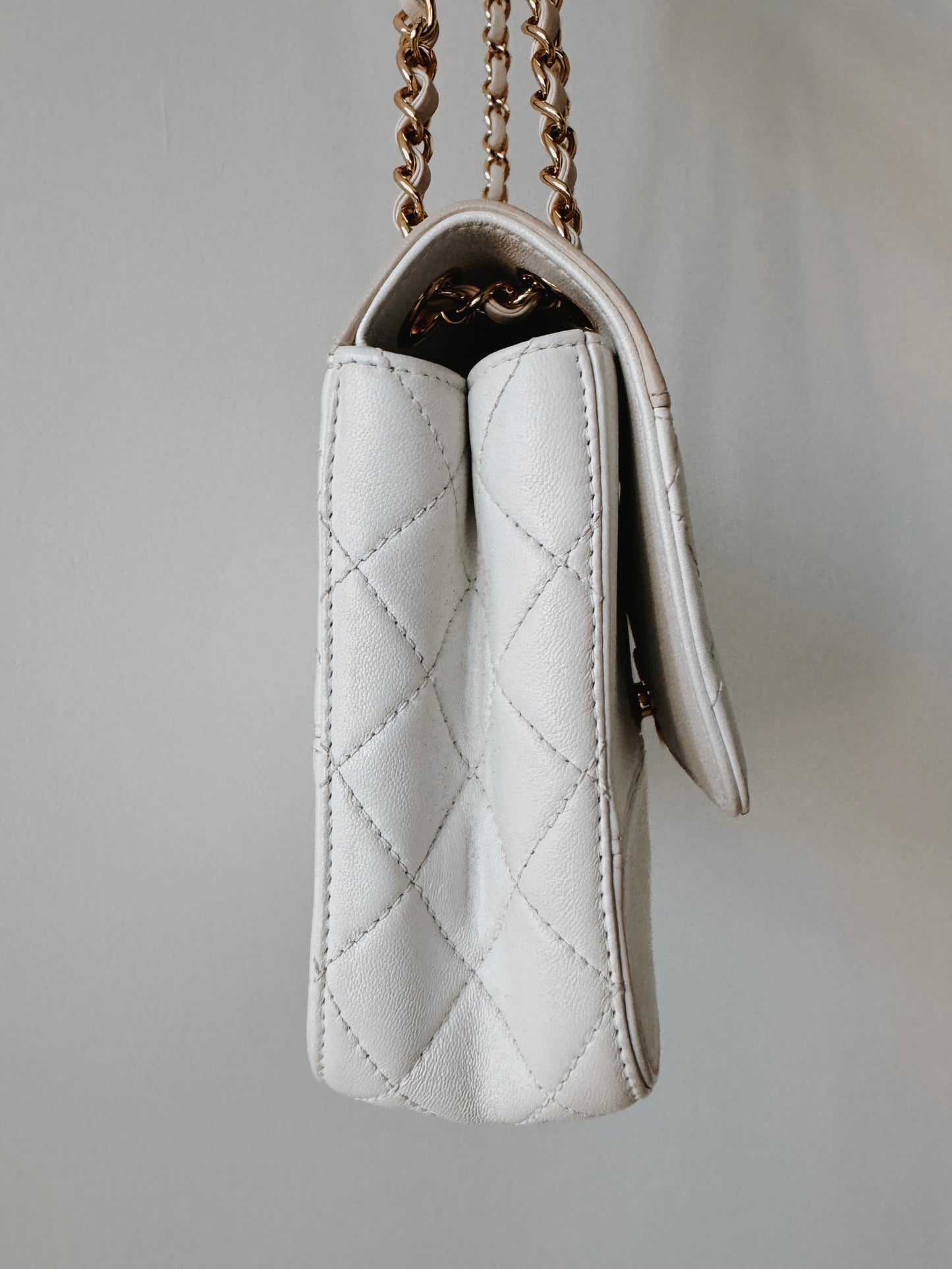 CHANEL Quilted Lambskin Leather Shoulder Bag Ivory Cream Beige 