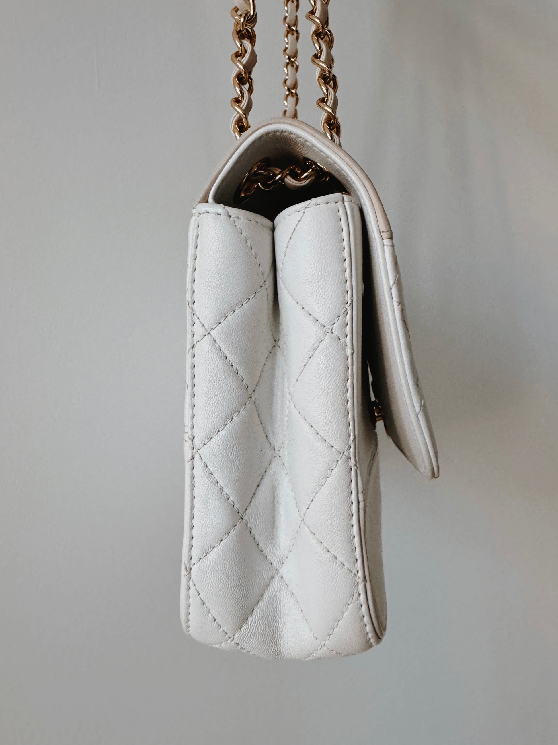 CHANEL Quilted Lambskin Leather Shoulder Bag Ivory Cream Beige 