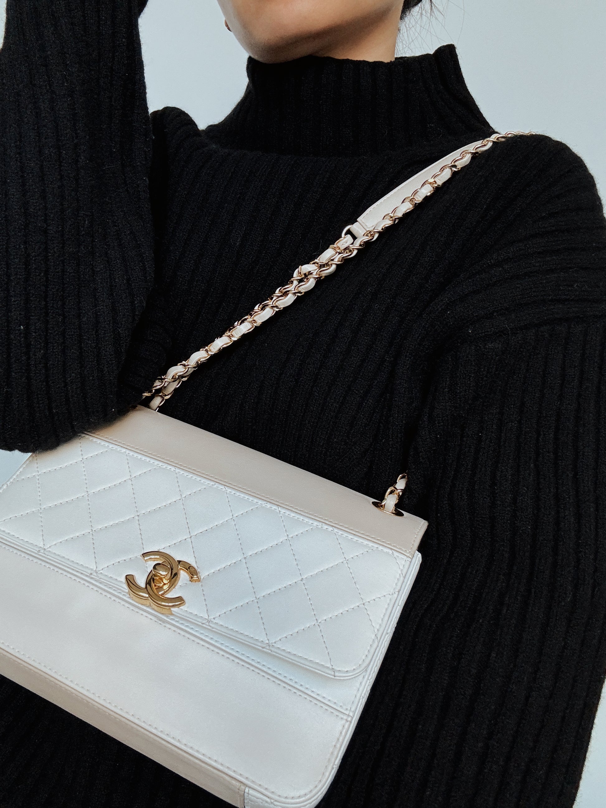 CHANEL Quilted Lambskin Leather Shoulder Bag Ivory Cream Beige 3