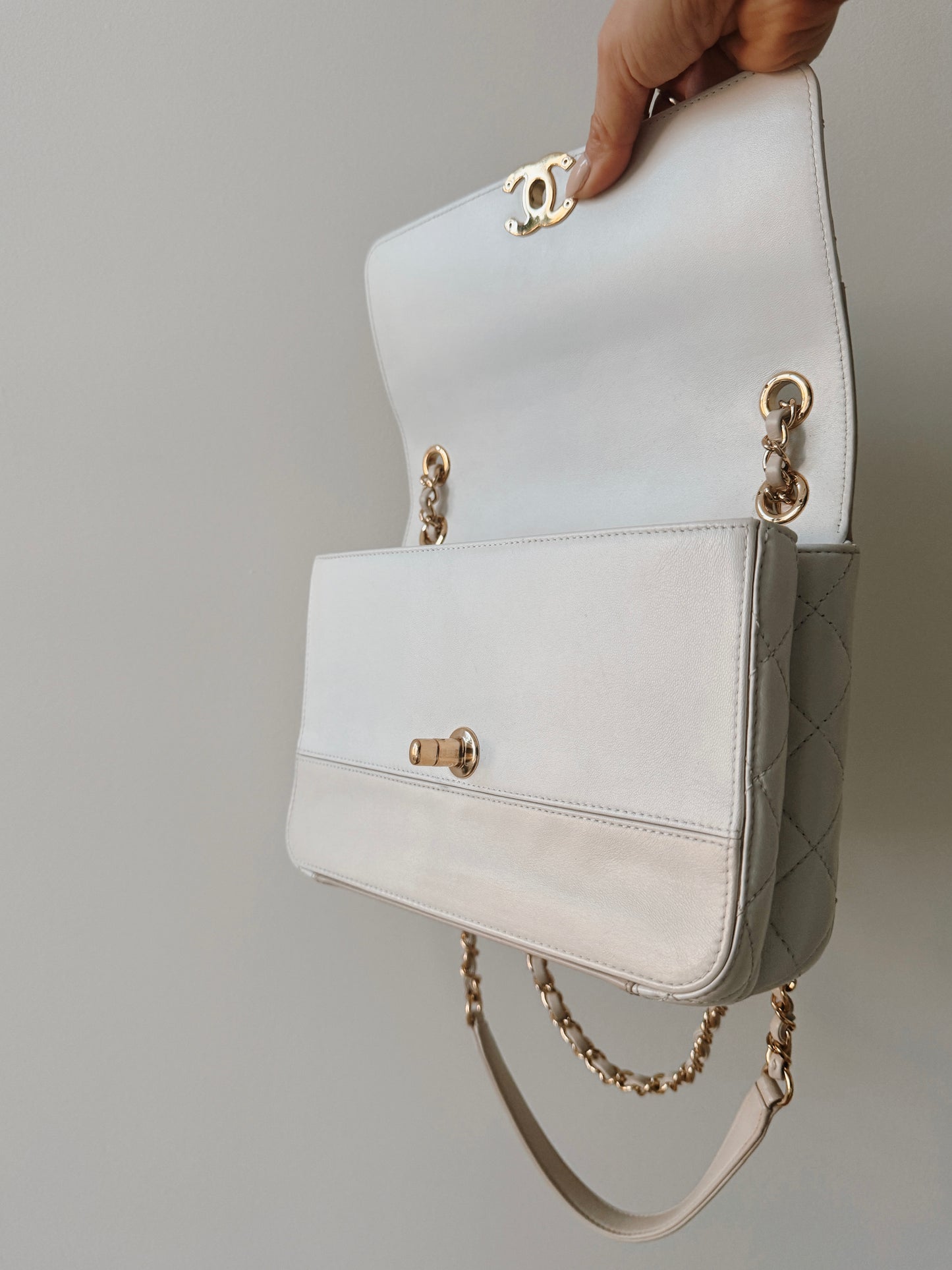 CHANEL Quilted Lambskin Leather Shoulder Bag Ivory Cream Beige 6