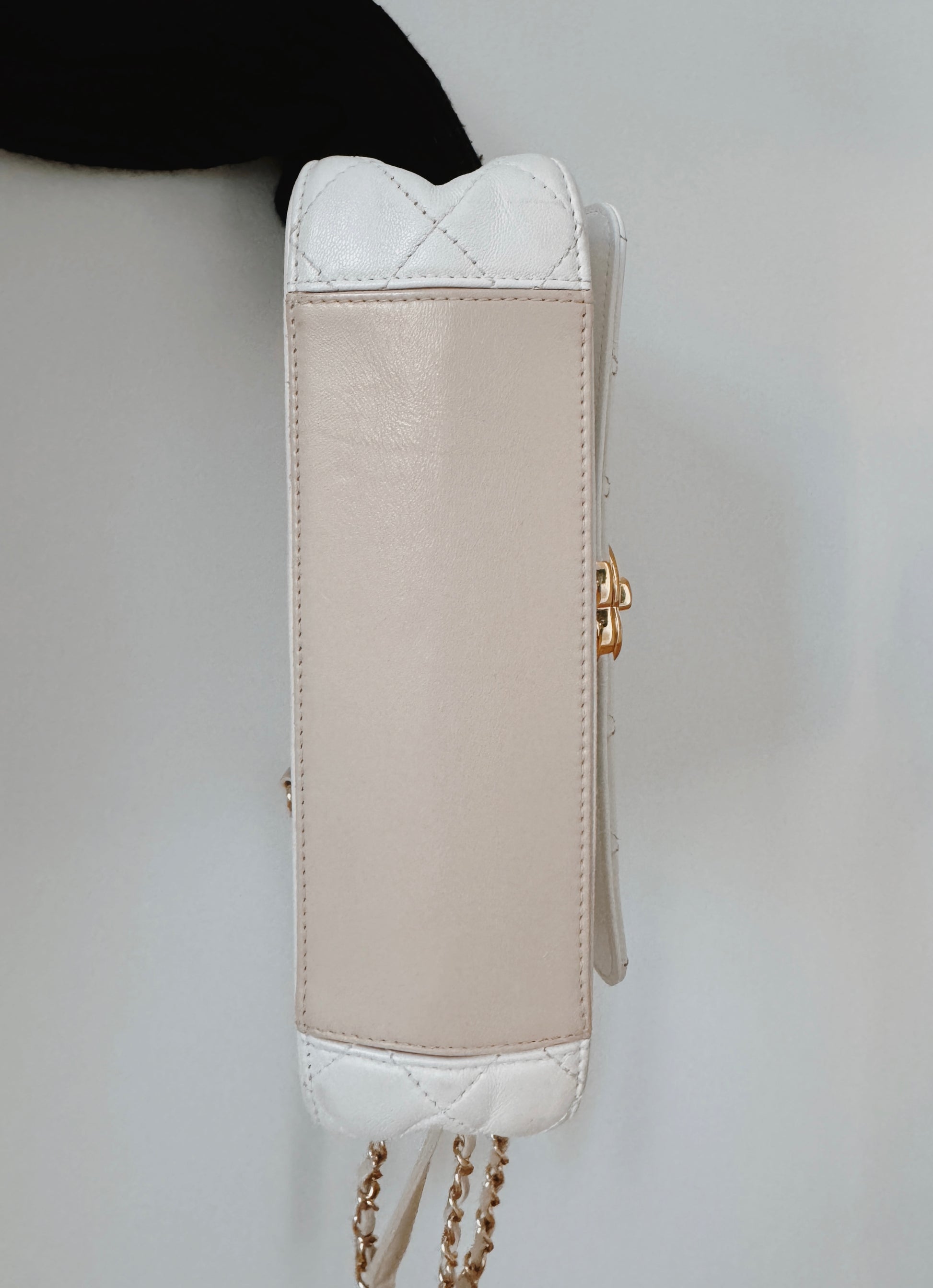 CHANEL Quilted Lambskin Leather Shoulder Bag Ivory Cream Beige 